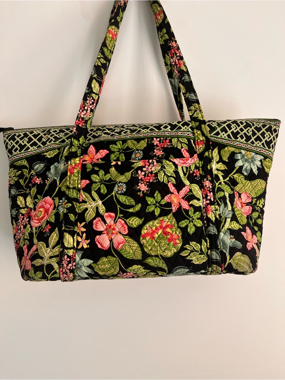 Vera Bradley Botanic Carrying Bag Large 23" Lx13" Hx9" W Inside Pockets Zip Top